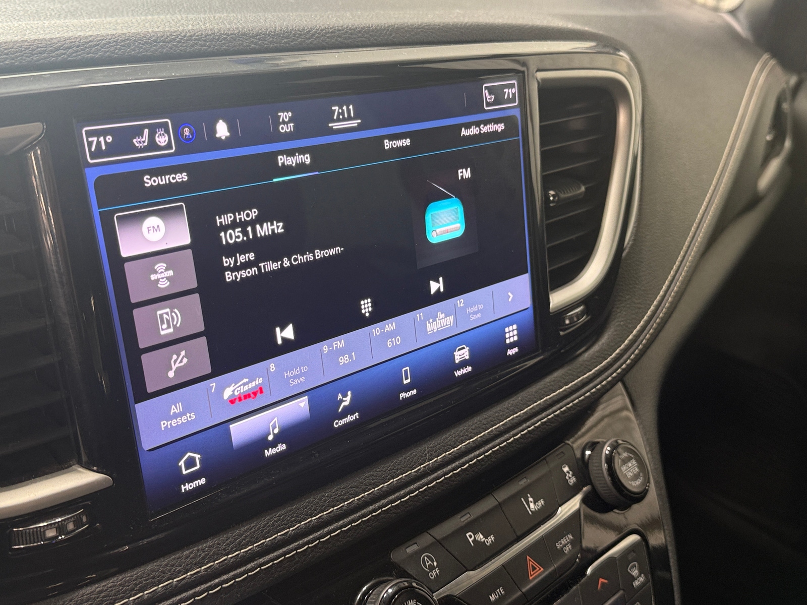 Thumbnail: 2021 Chrysler Pacifica - 4