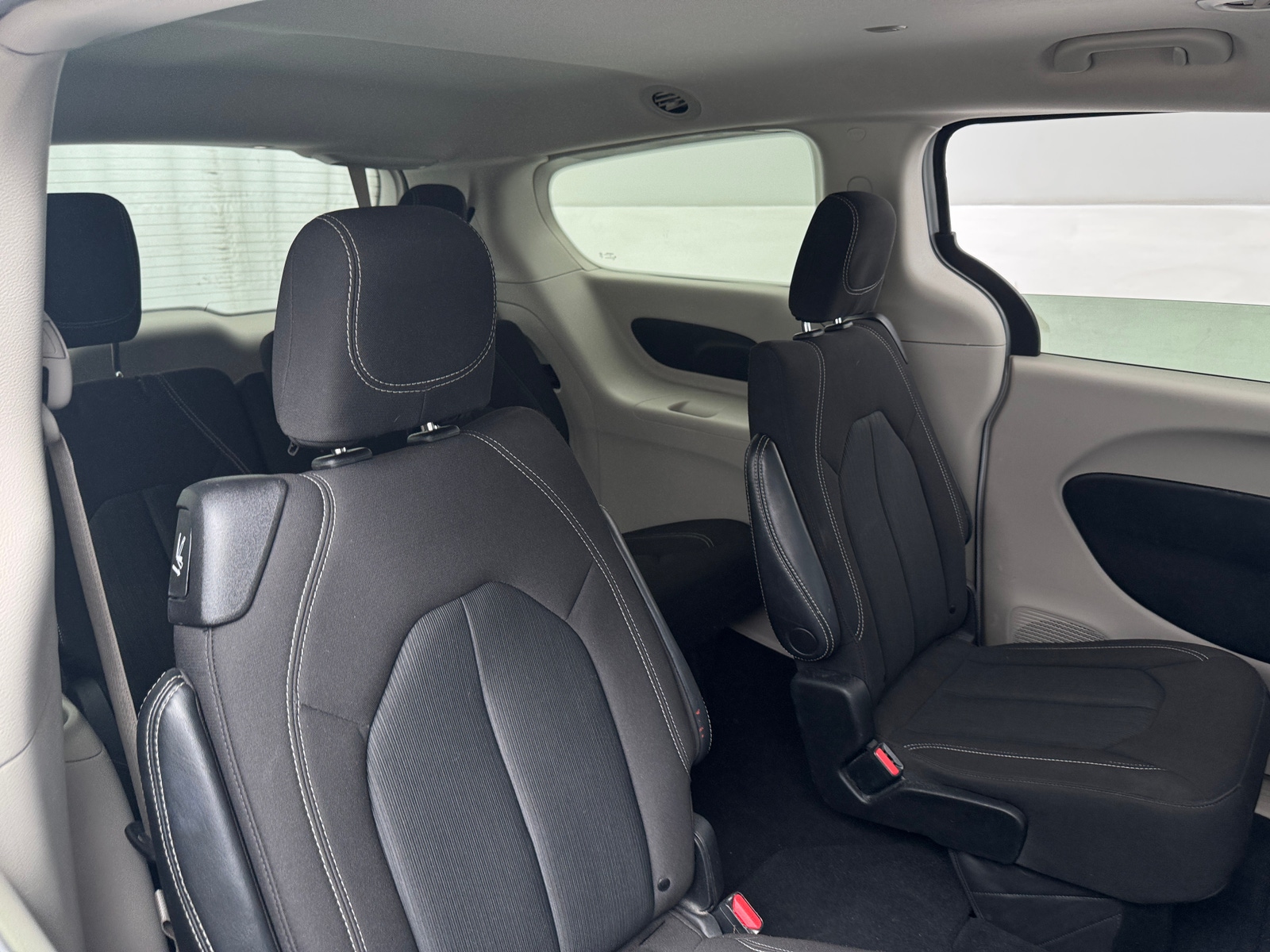 Thumbnail: 2023 Chrysler Voyager - 6