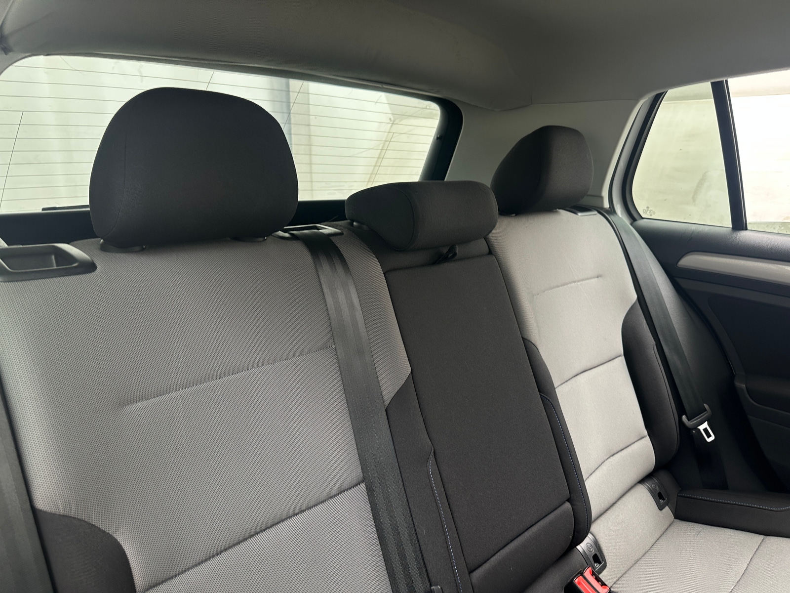 Thumbnail: 2016 Volkswagen e-Golf - 6