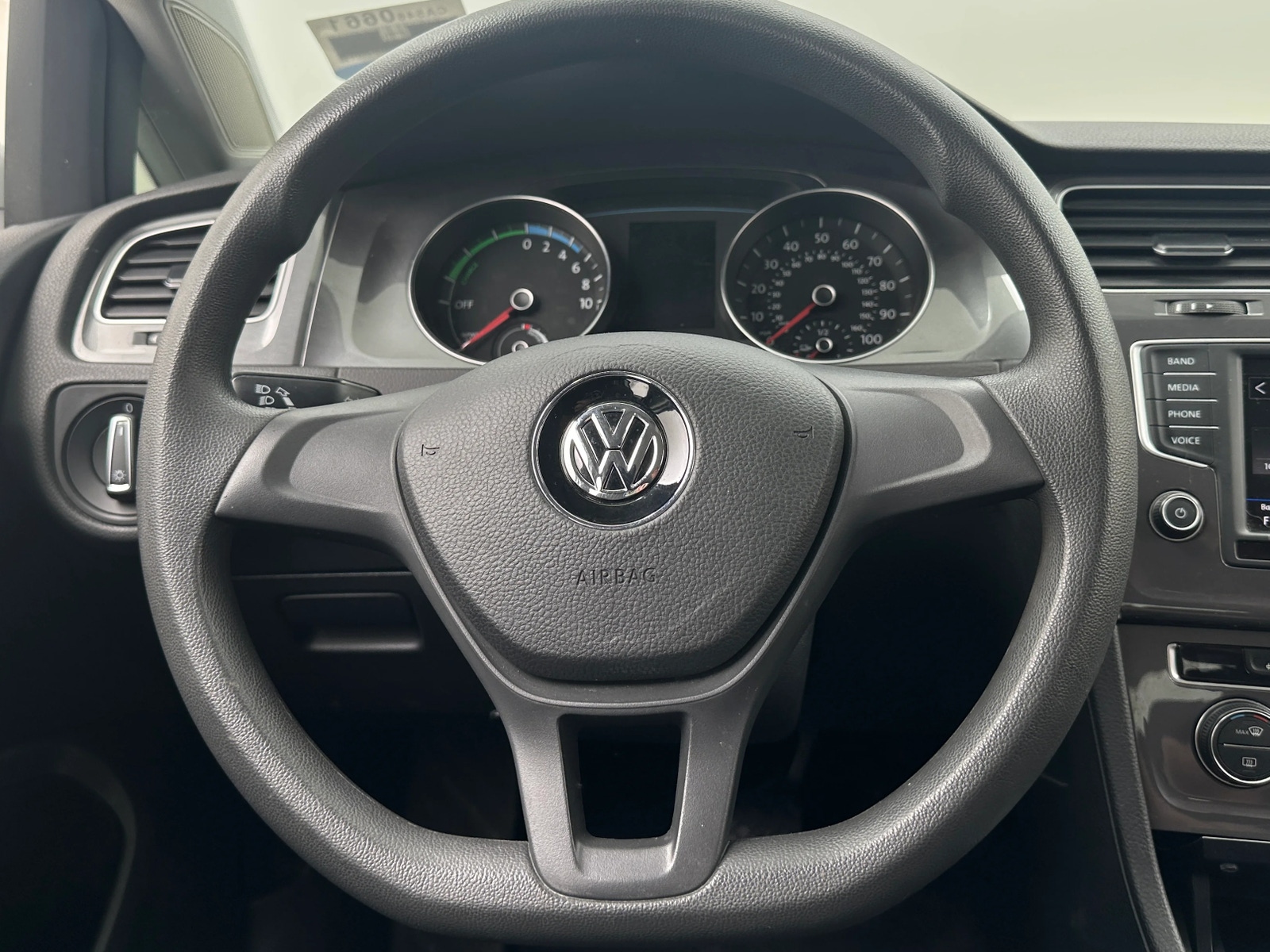 Thumbnail: 2016 Volkswagen e-Golf - 5