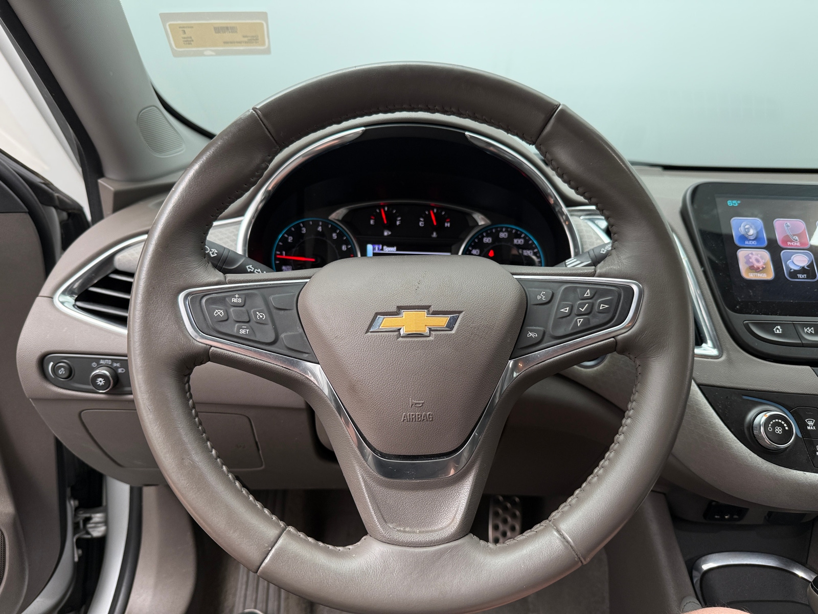 Thumbnail: 2017 Chevrolet Malibu - 5