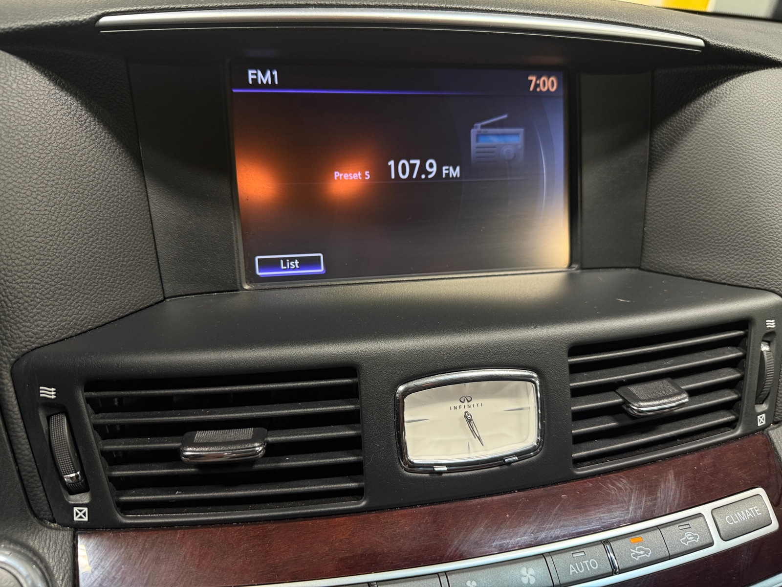Thumbnail: 2015 INFINITI Q70 - 3