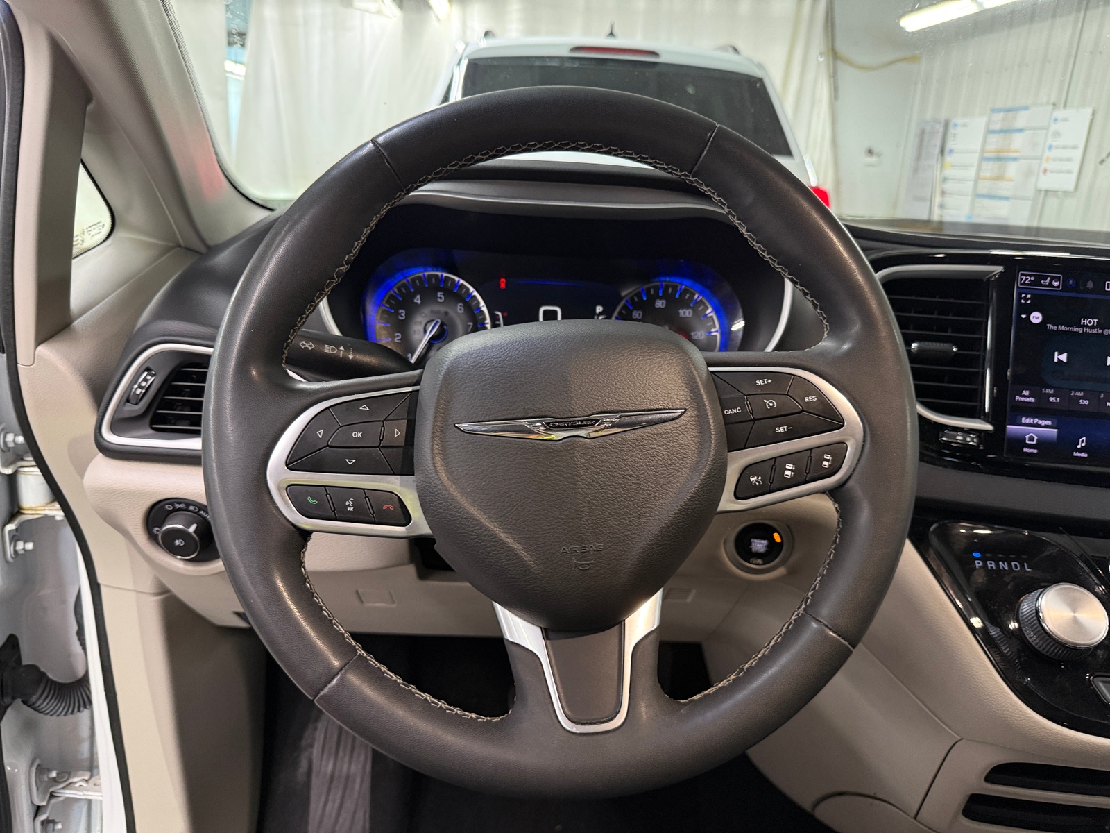 Thumbnail: 2022 Chrysler Pacifica - 4