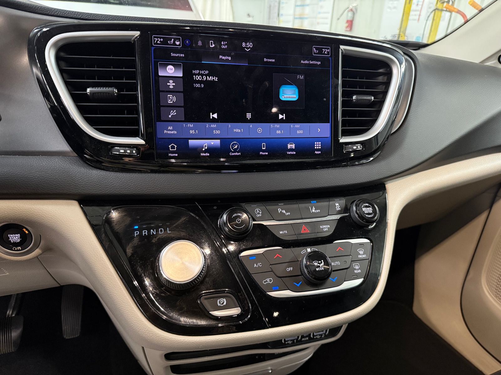 Thumbnail: 2022 Chrysler Pacifica - 3
