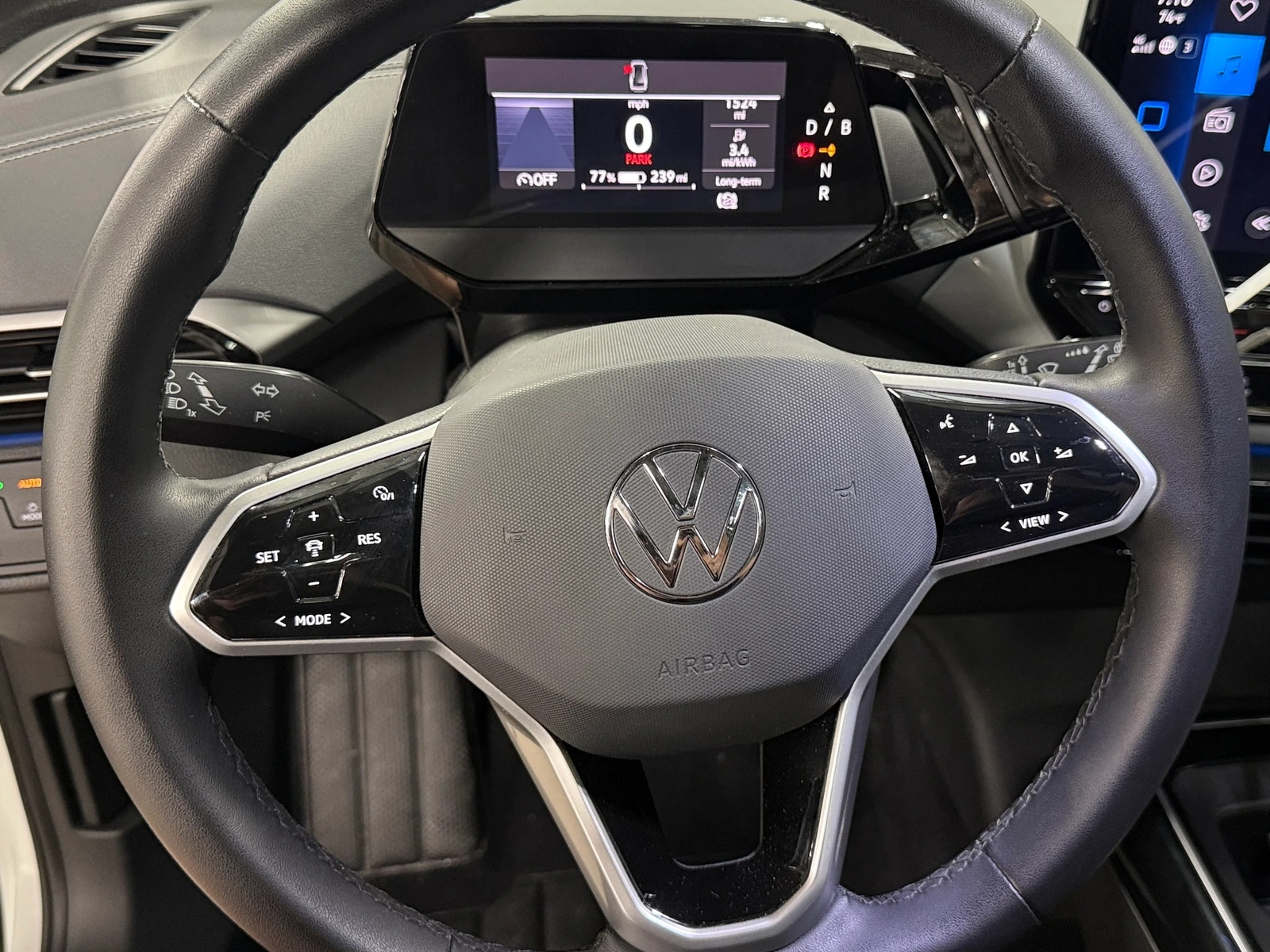 Thumbnail: 2023 Volkswagen ID.4 - 4