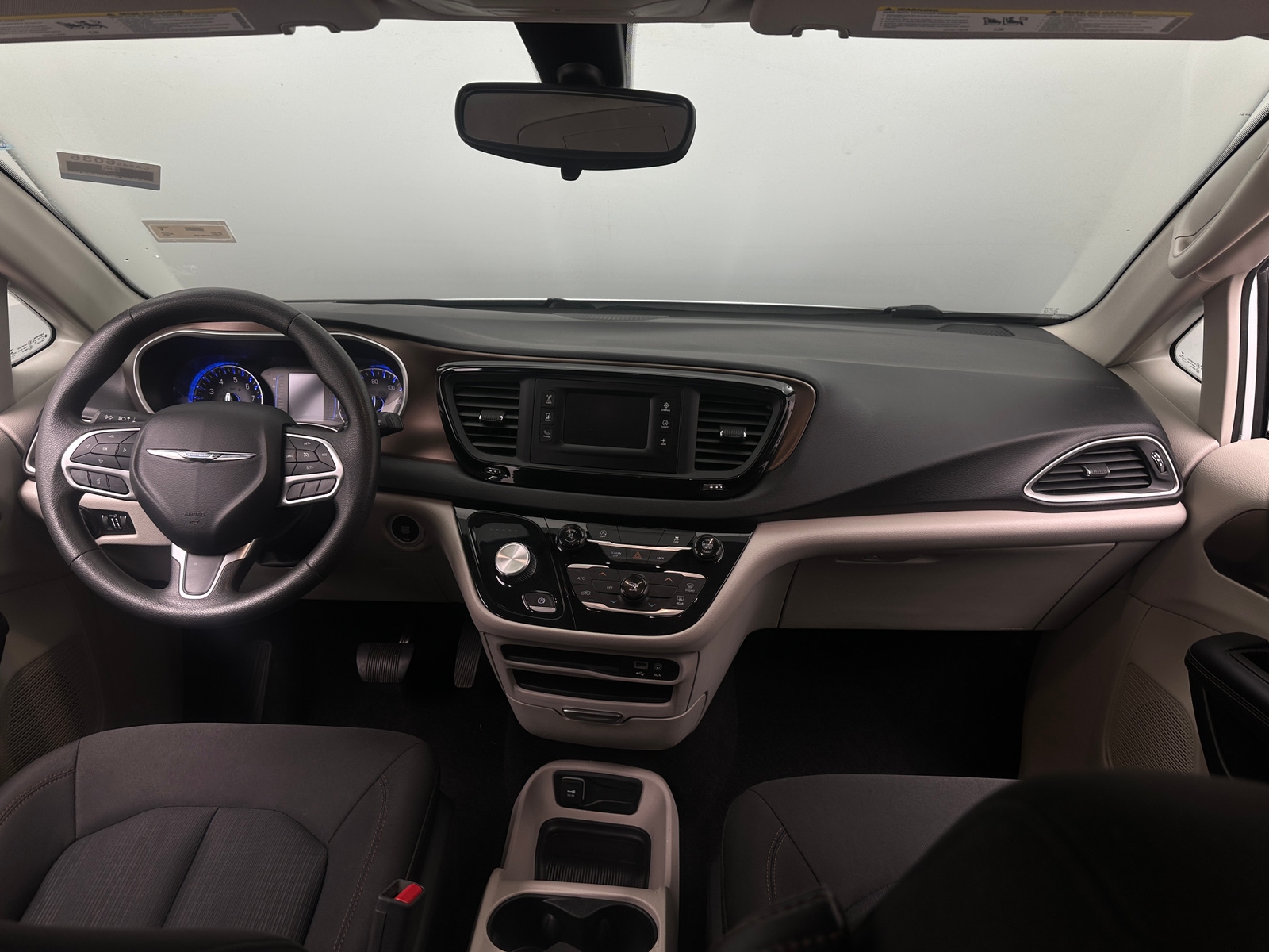 Thumbnail: 2017 Chrysler Pacifica - 3
