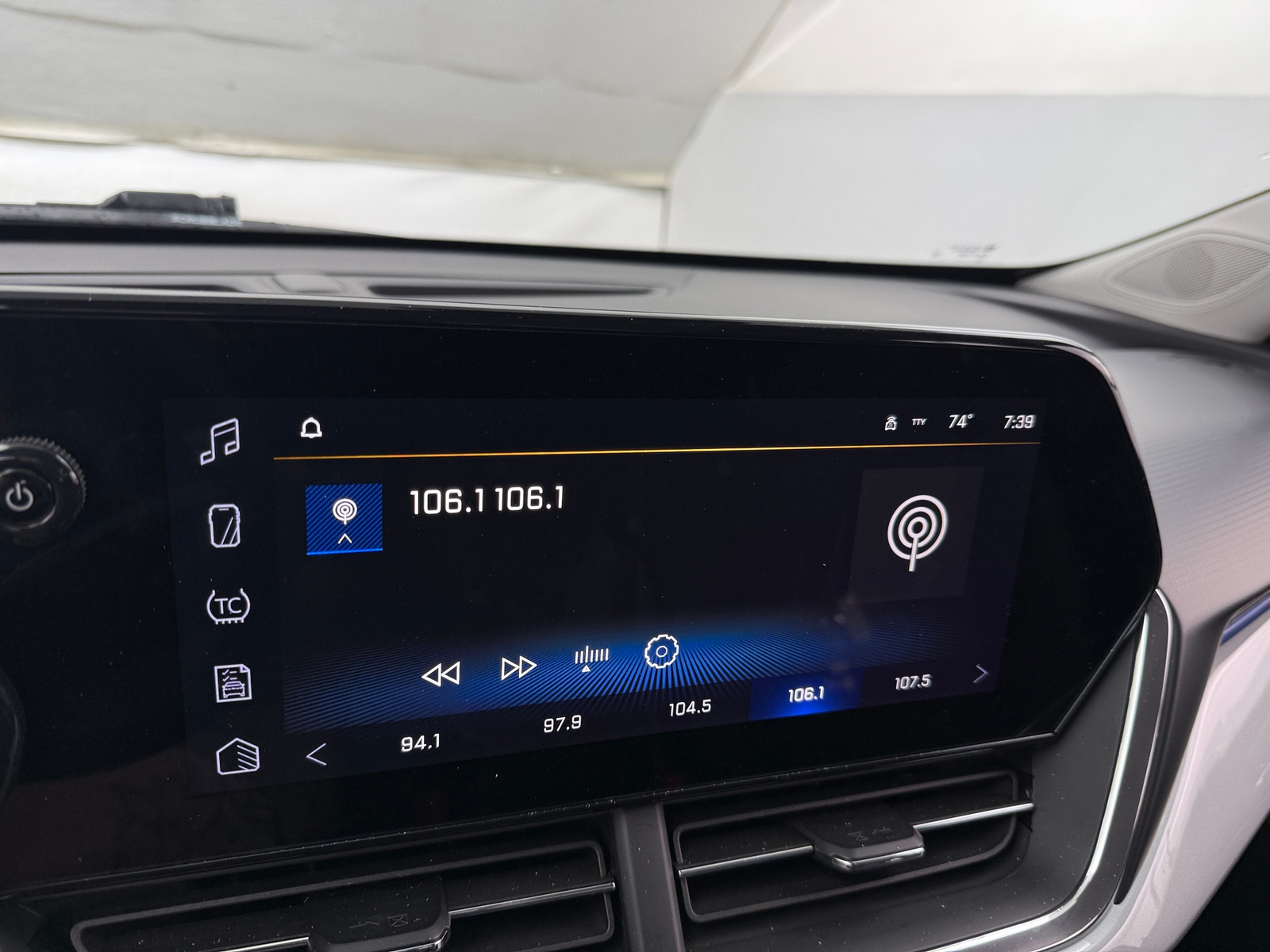 Thumbnail: 2025 Chevrolet Trax - 4