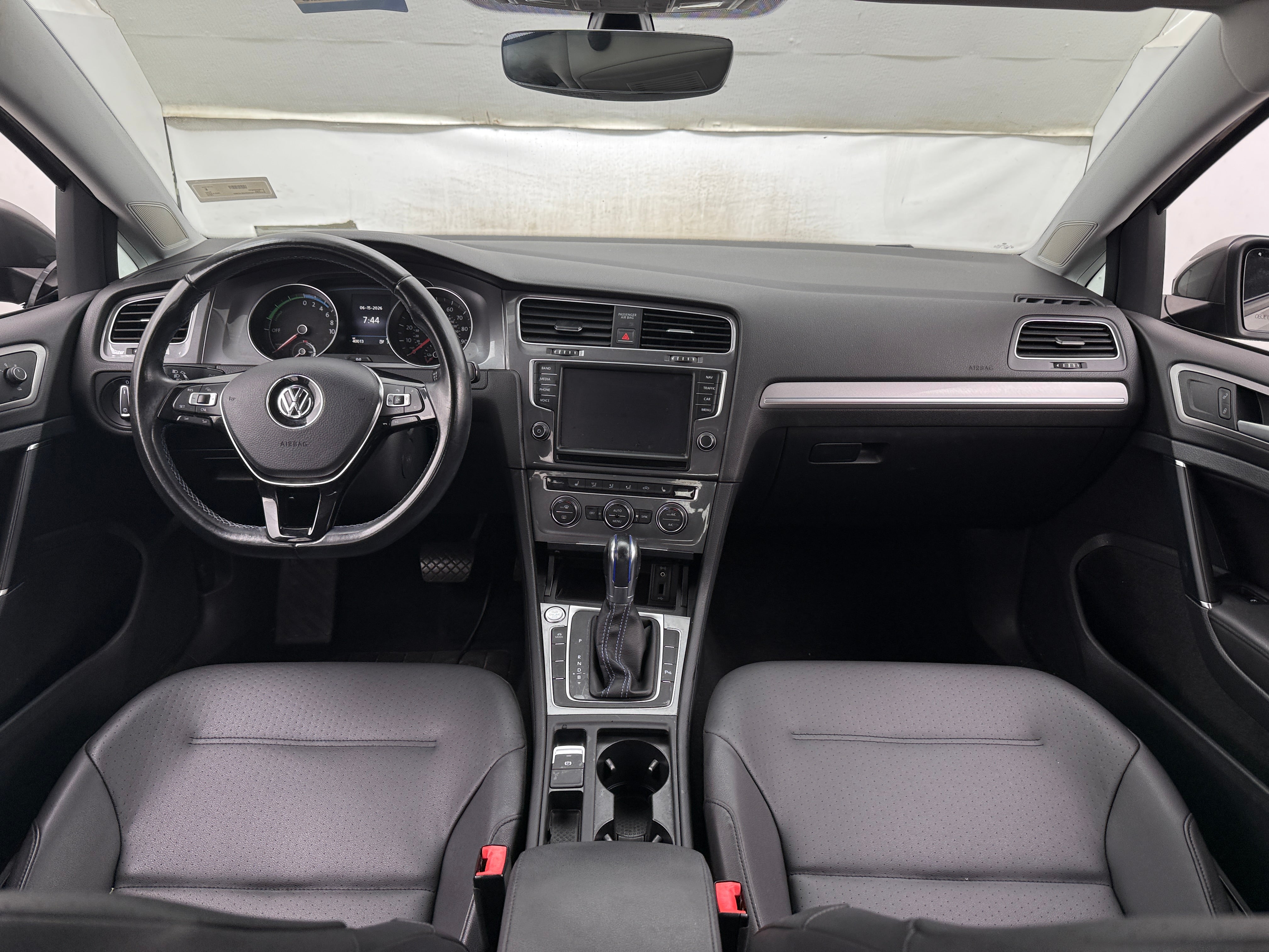 Used 2016 Volkswagen e-Golf e-Golf SEL Premium with VIN WVWPP7AU6GW916483 for sale in Oak Creek, WI