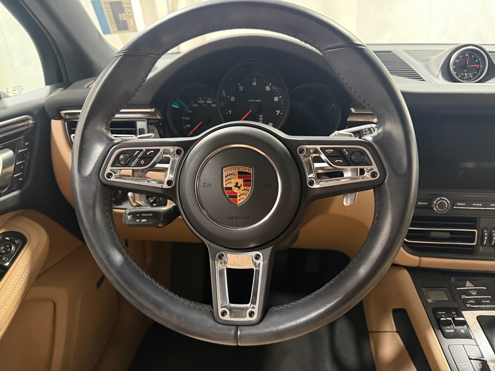 Thumbnail: 2020 Porsche Macan - 4