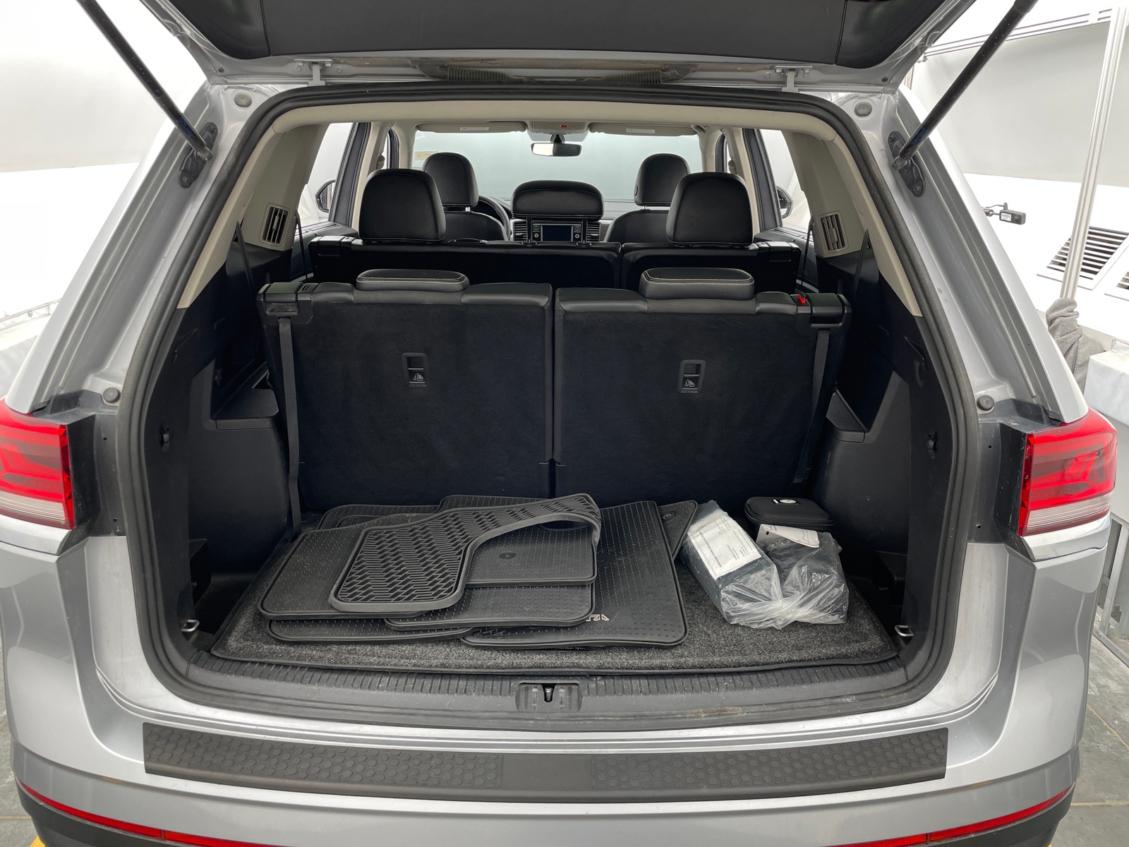 Thumbnail: 2022 Volkswagen Atlas - 6