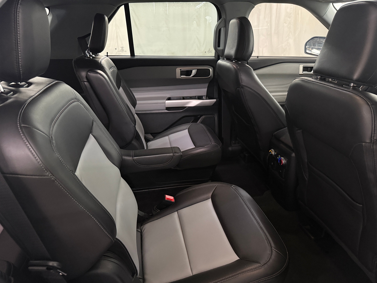 Thumbnail: 2022 Ford Explorer - 6