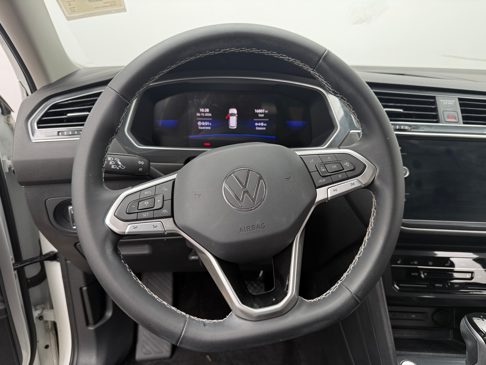 Thumbnail: 2023 Volkswagen Tiguan - 4