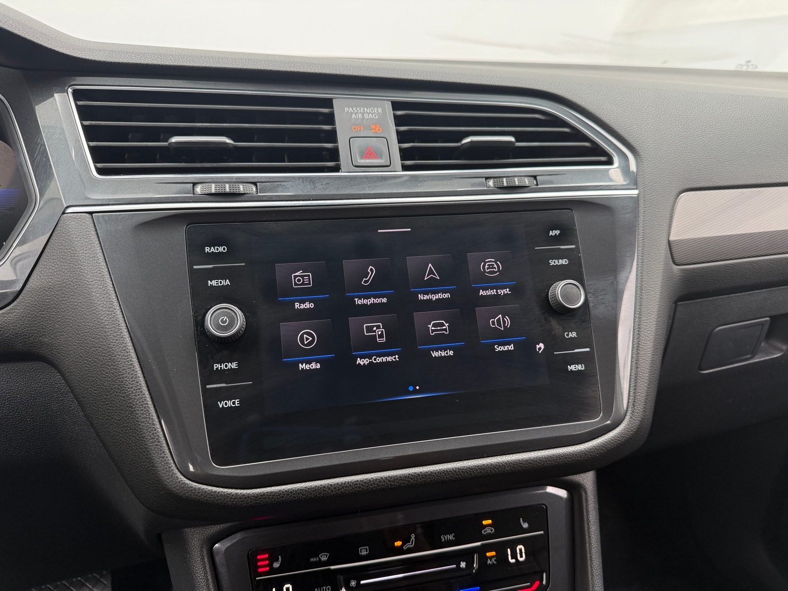 Thumbnail: 2023 Volkswagen Tiguan - 3