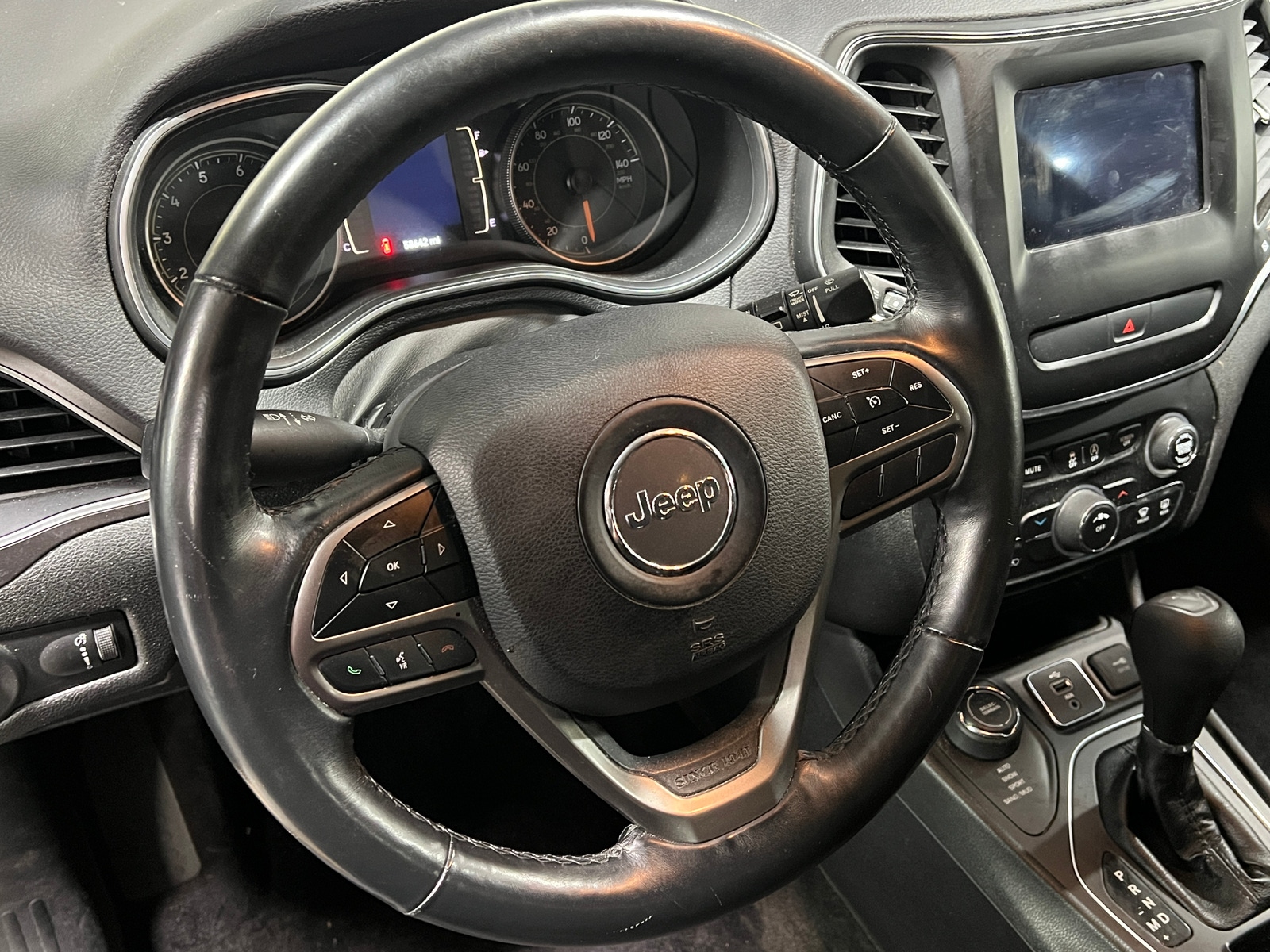 Thumbnail: 2019 Jeep Cherokee - 5