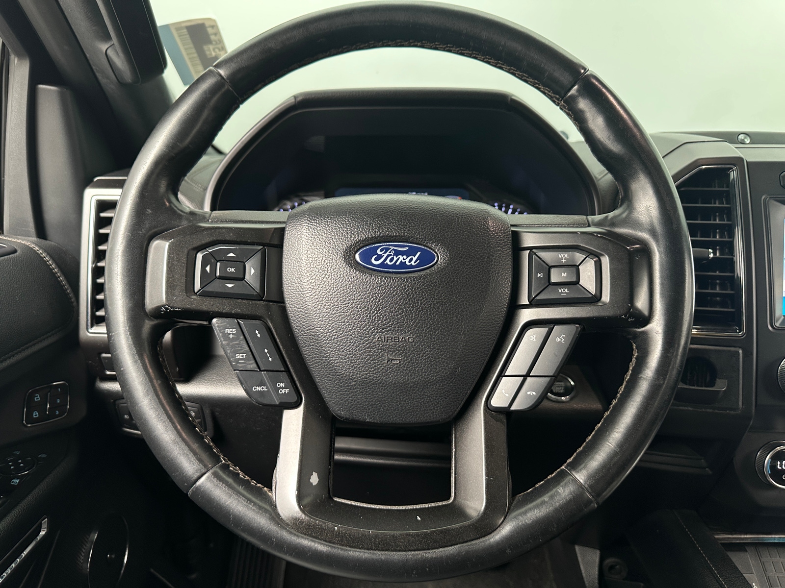 Thumbnail: 2019 Ford Expedition - 4