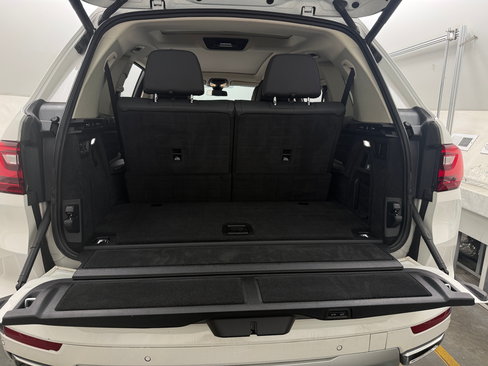 Thumbnail: 2022 BMW X7 - 6