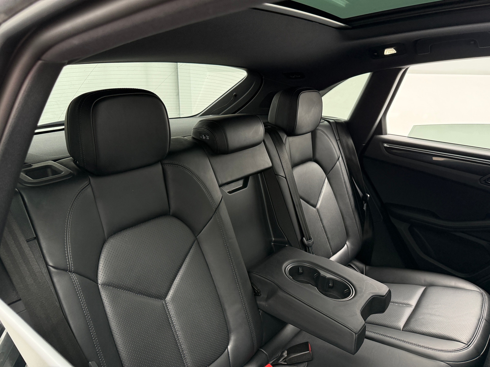 Thumbnail: 2021 Porsche Macan - 5