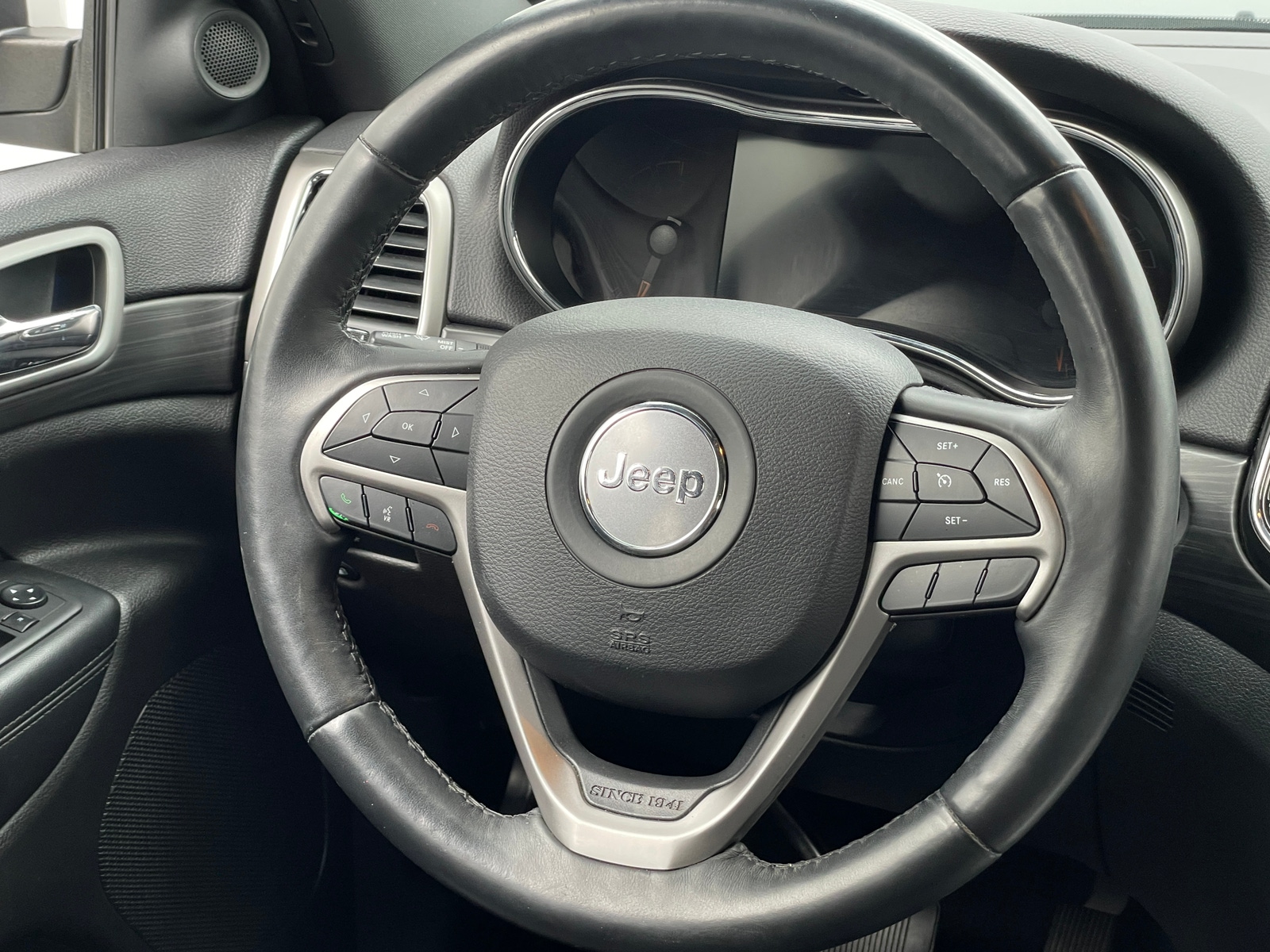 Thumbnail: 2019 Jeep Grand Cherokee - 4