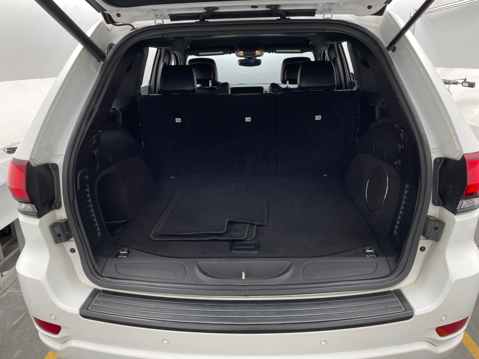 Thumbnail: 2019 Jeep Grand Cherokee - 6