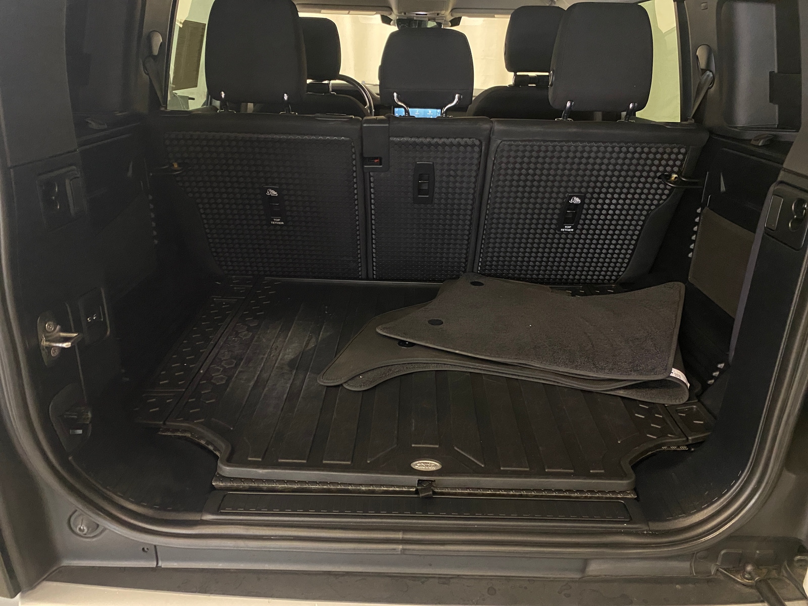 Thumbnail: 2021 Land Rover Defender - 7