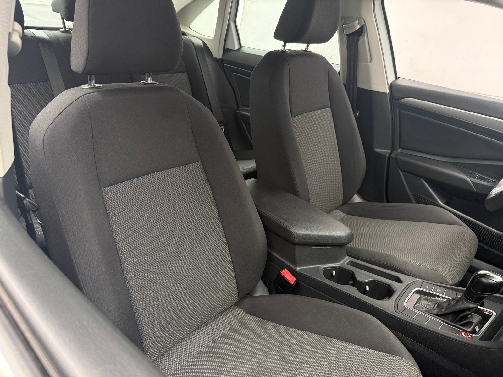Thumbnail: 2019 Volkswagen Jetta - 2