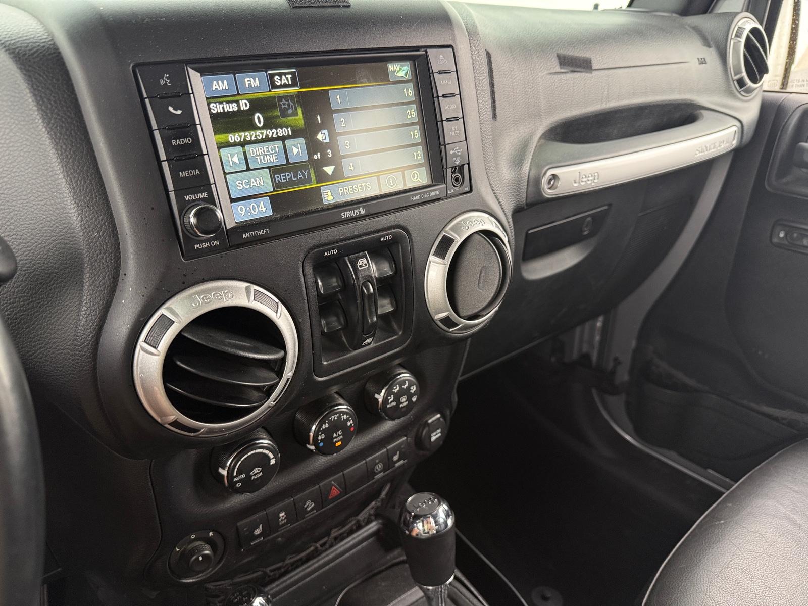 Thumbnail: 2016 Jeep Wrangler - 3