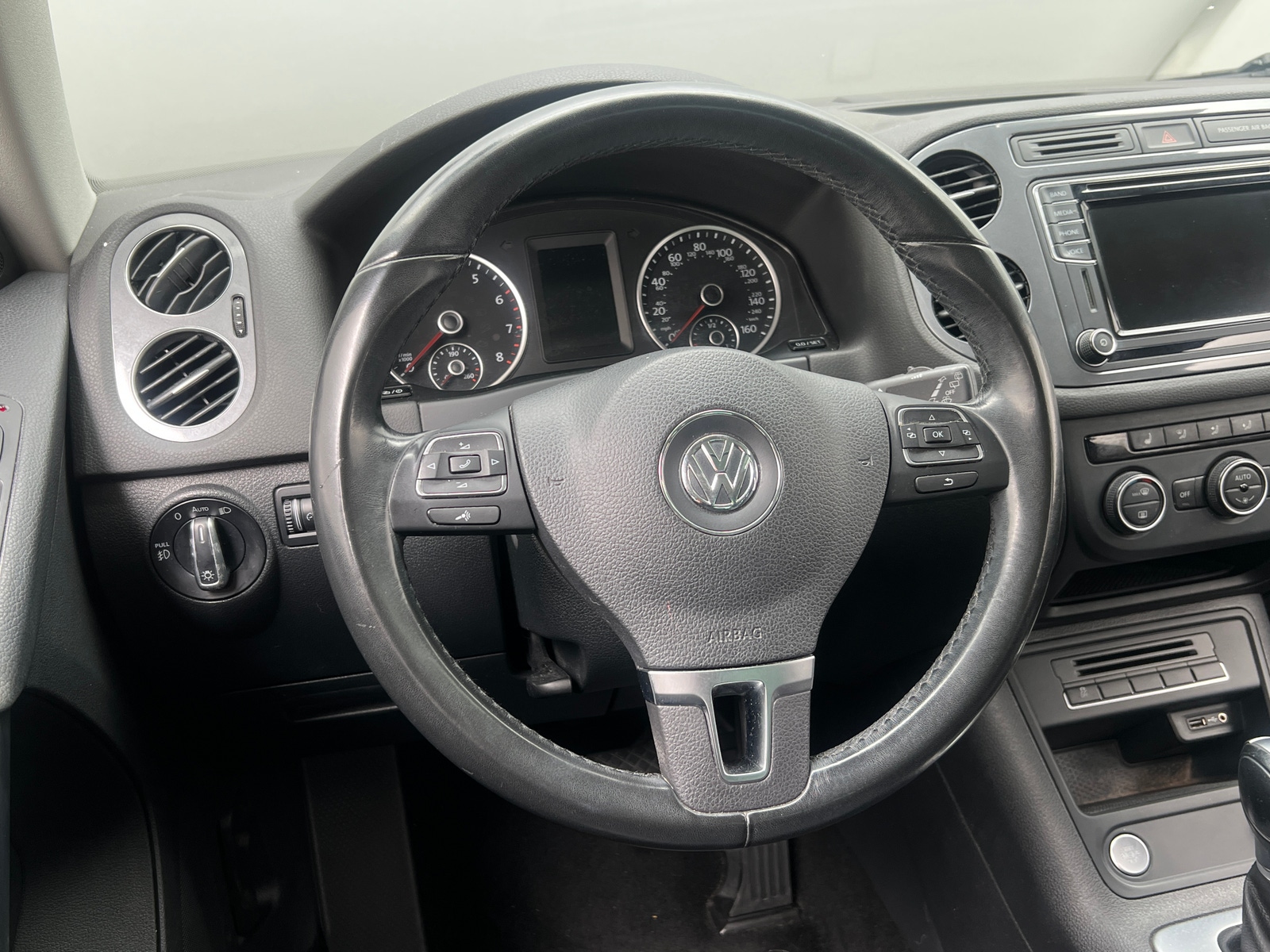 Thumbnail: 2017 Volkswagen Tiguan - 4