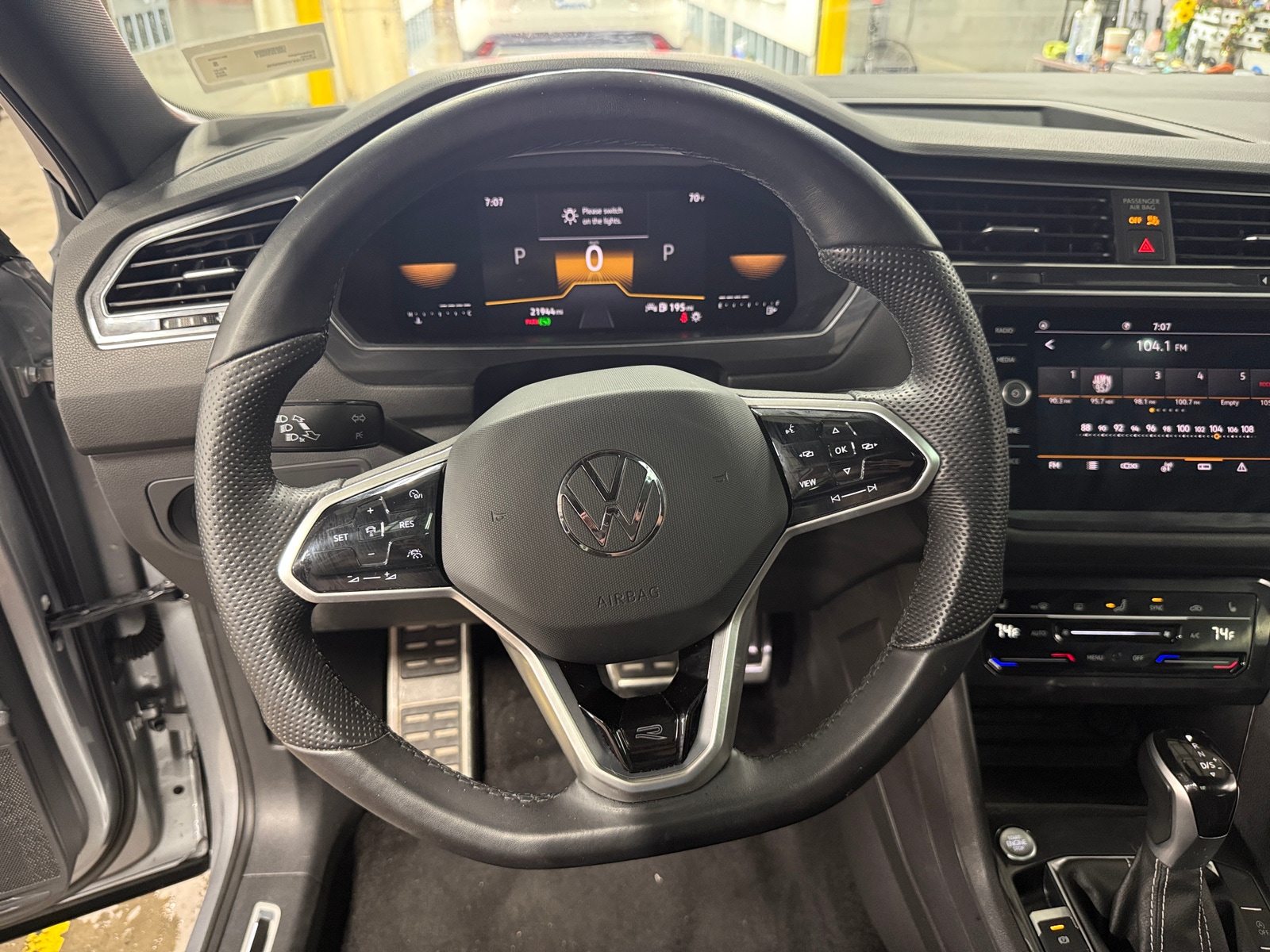 Thumbnail: 2023 Volkswagen Tiguan - 4