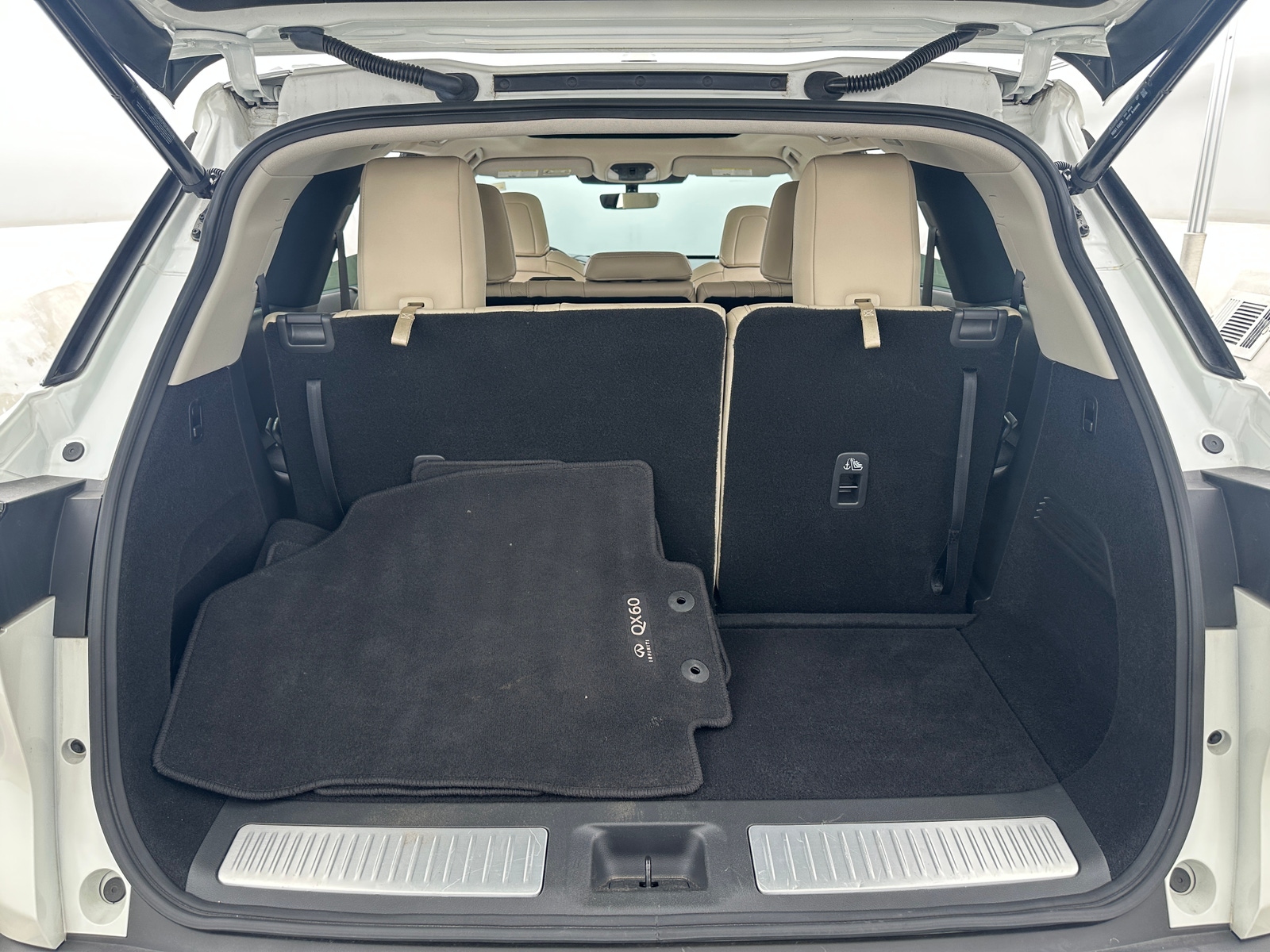 Thumbnail: 2023 INFINITI QX60 - 6
