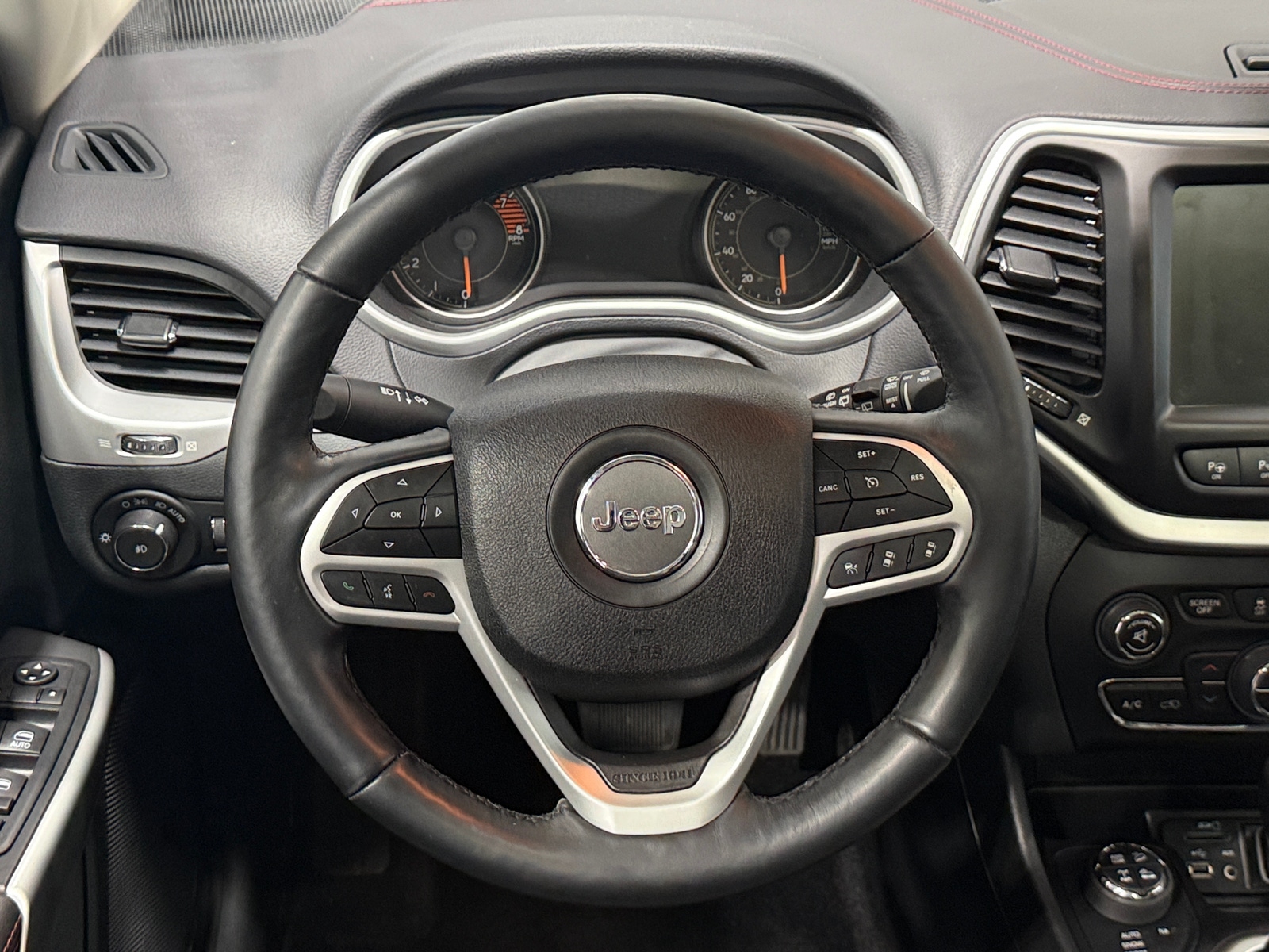 Thumbnail: 2018 Jeep Cherokee - 4