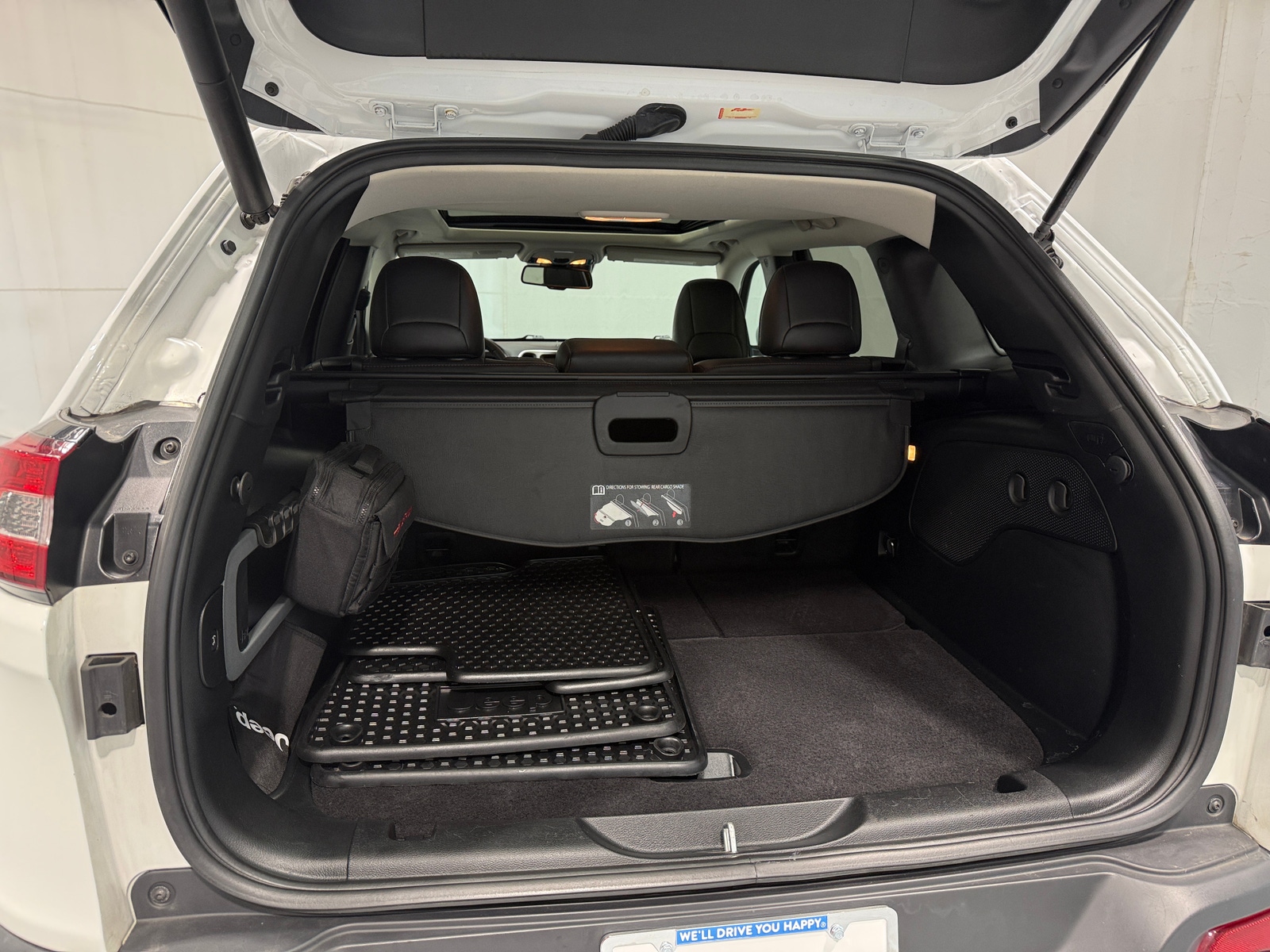 Thumbnail: 2018 Jeep Cherokee - 6