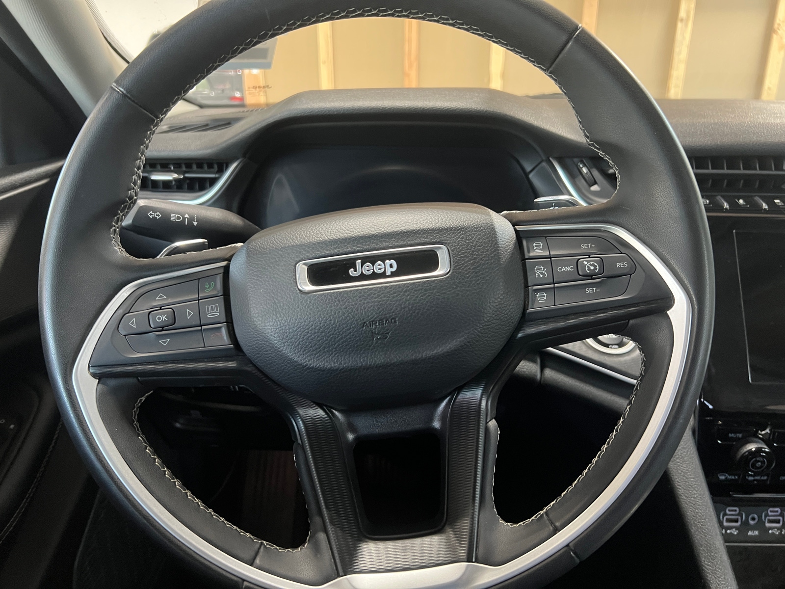 Thumbnail: 2023 Jeep Grand Cherokee L - 5