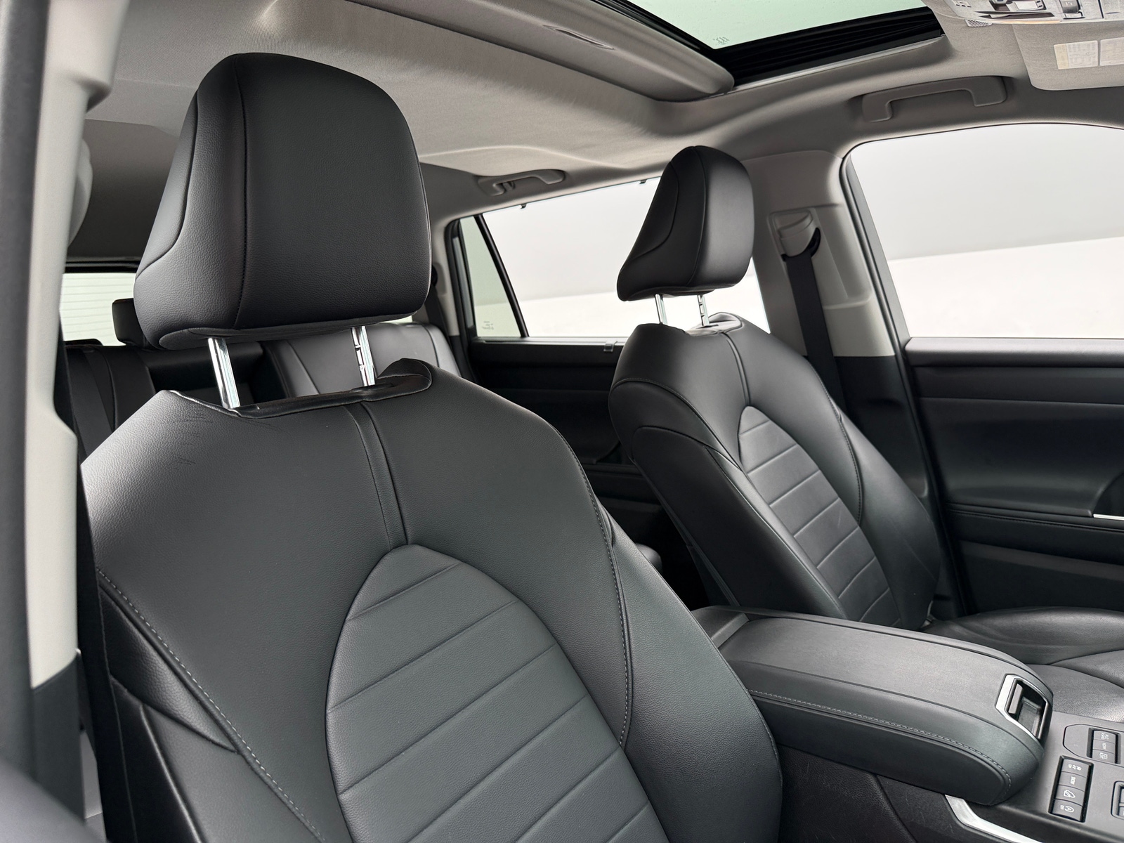 Thumbnail: 2021 Toyota Highlander - 2
