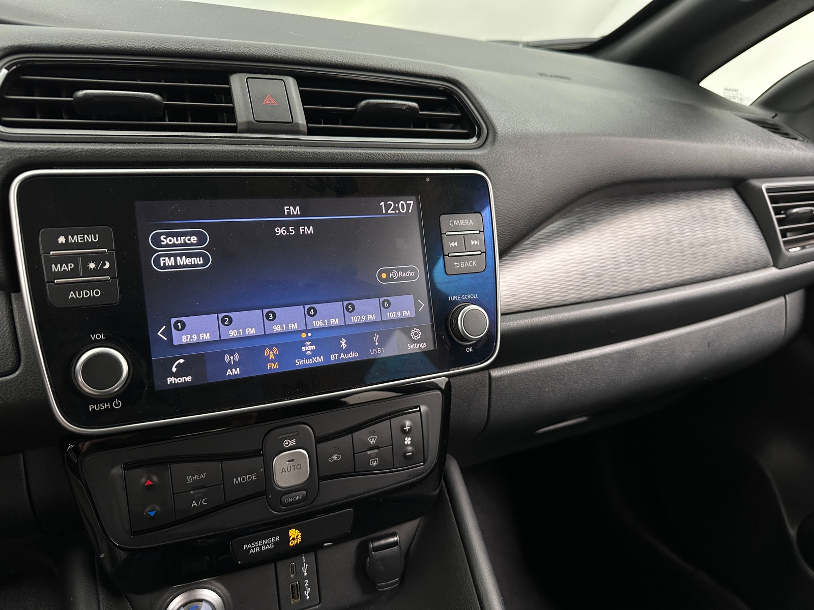 Thumbnail: 2020 Nissan Leaf - 4