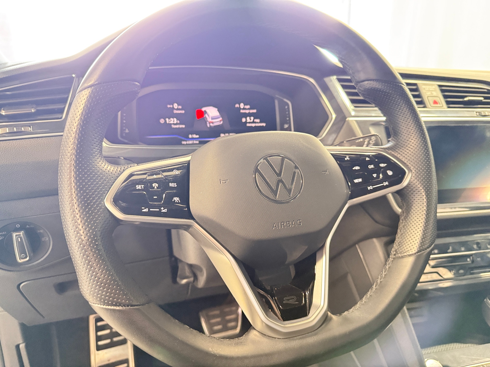 Thumbnail: 2022 Volkswagen Tiguan - 4