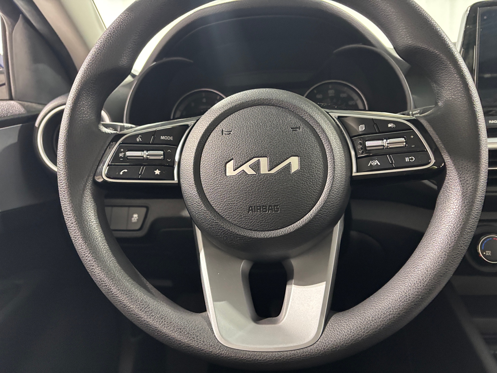 Thumbnail: 2022 Kia Forte - 5