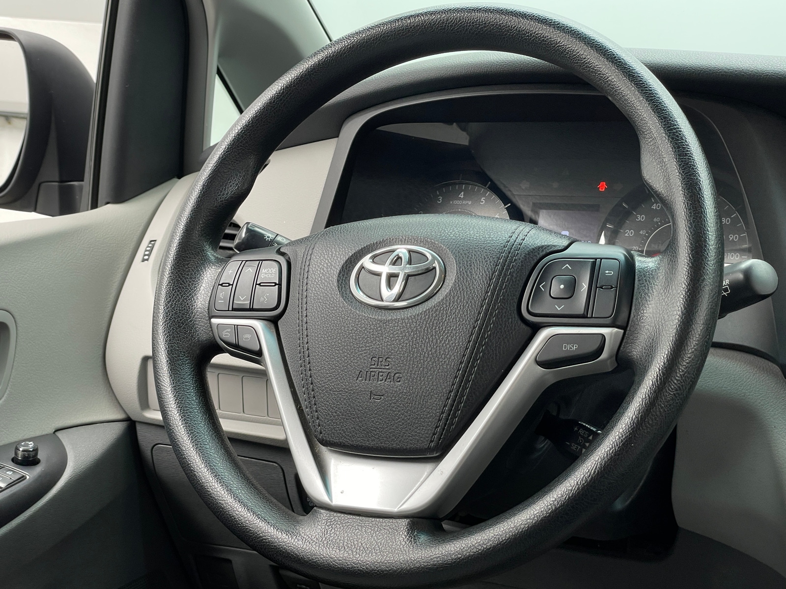 Thumbnail: 2017 Toyota Sienna - 5