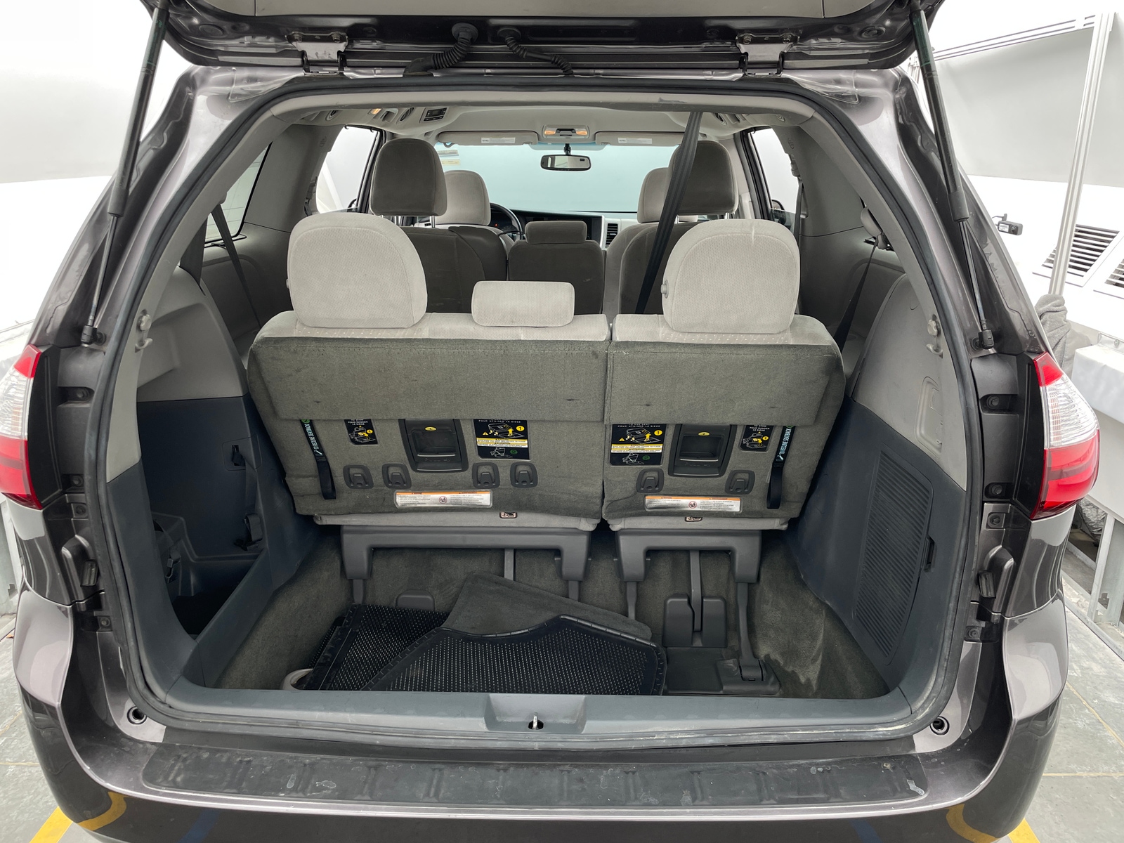 Thumbnail: 2017 Toyota Sienna - 7