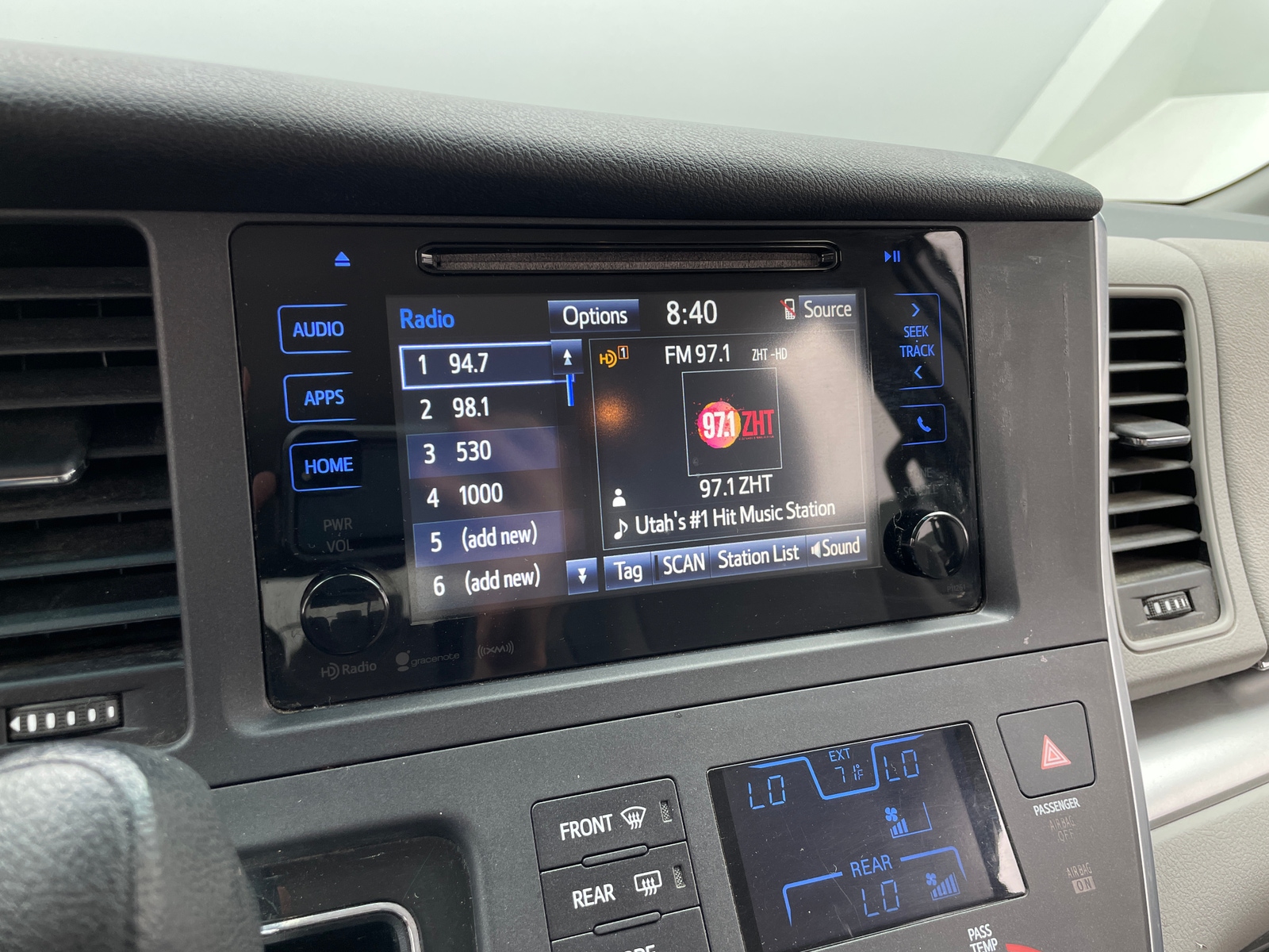 Thumbnail: 2017 Toyota Sienna - 4