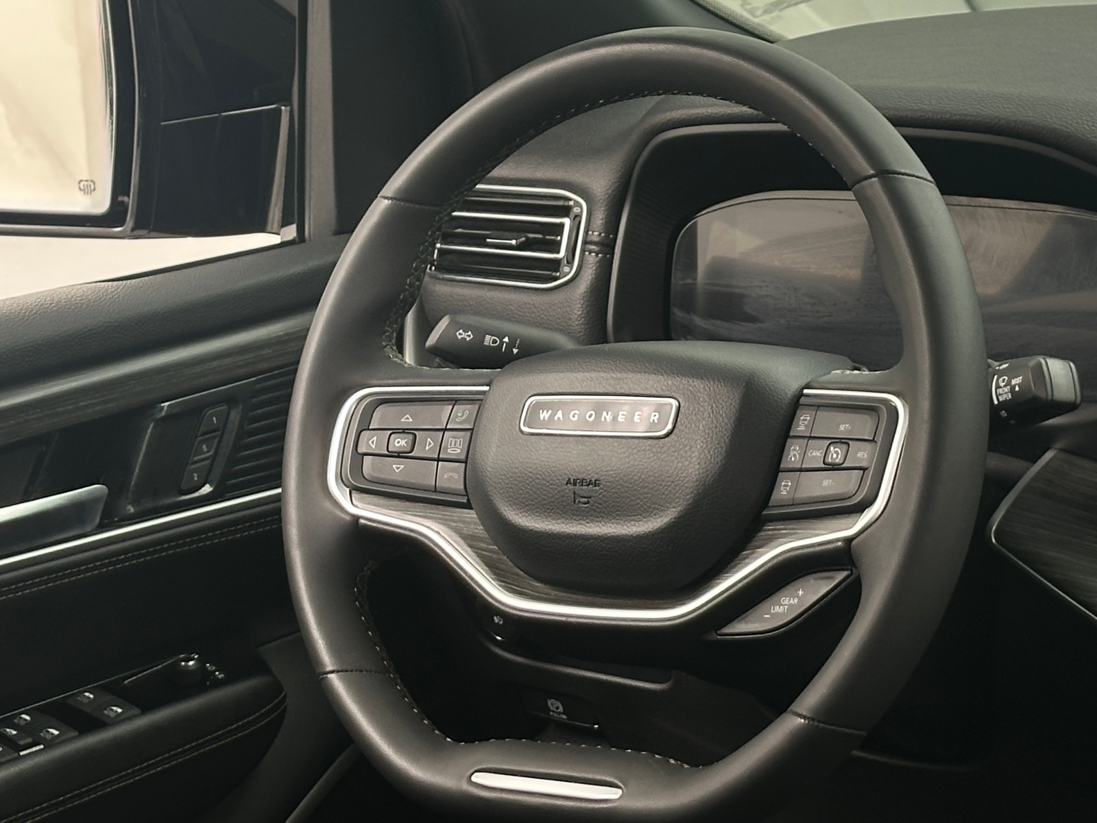 Thumbnail: 2024 Jeep Wagoneer - 4