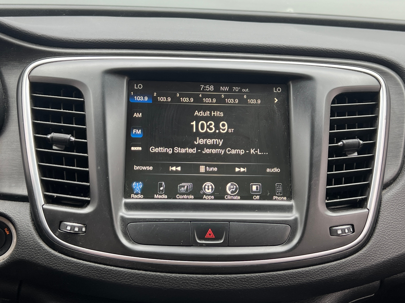 Thumbnail: 2016 Chrysler 200 - 4