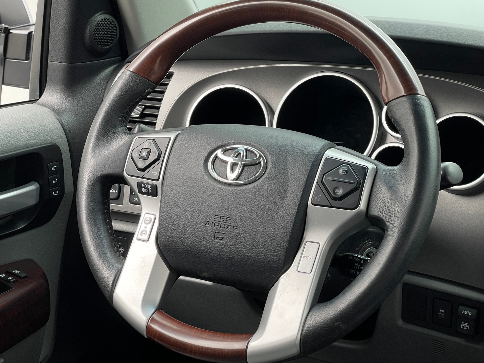 Thumbnail: 2016 Toyota Sequoia - 4