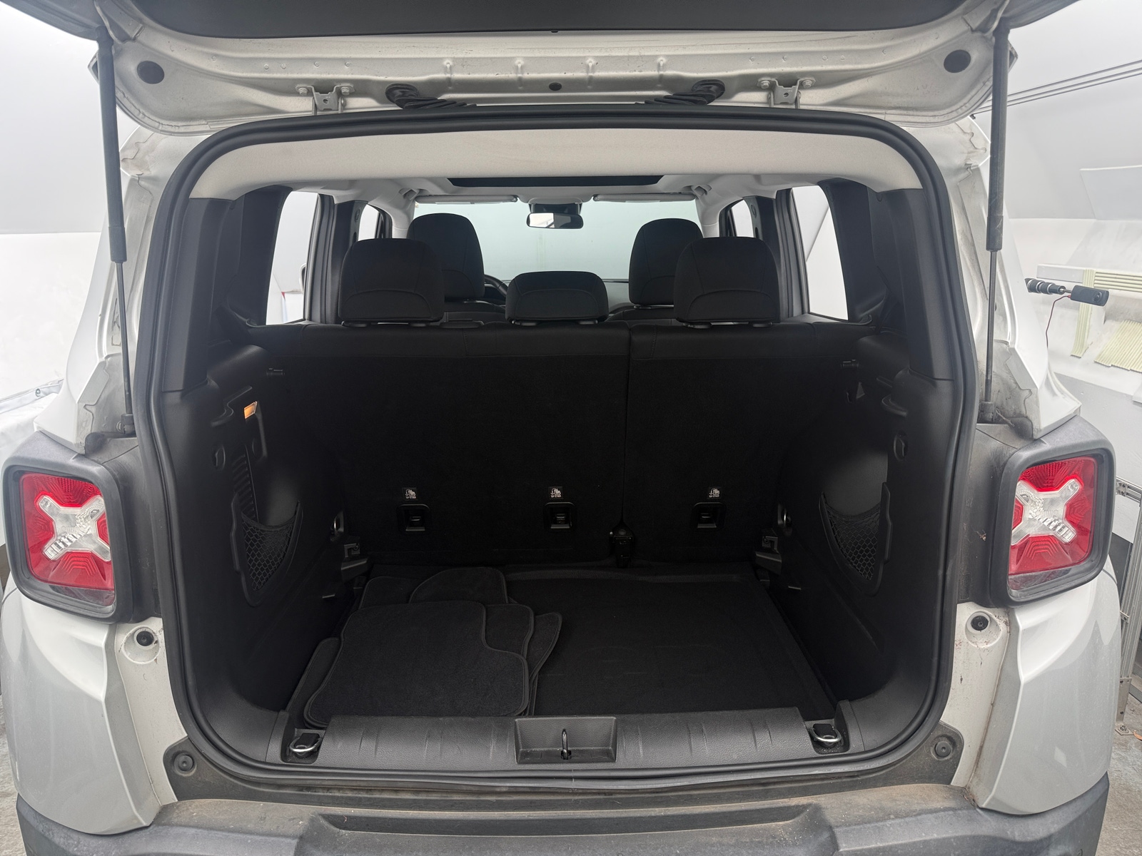 Thumbnail: 2018 Jeep Renegade - 7