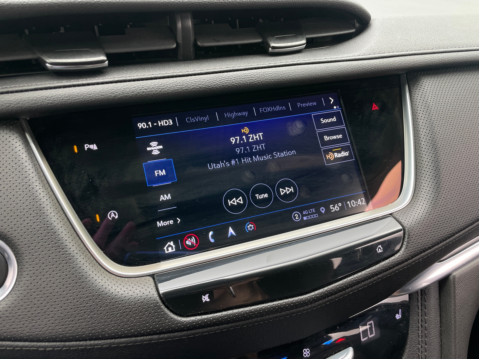 Thumbnail: 2023 Cadillac XT5 - 3