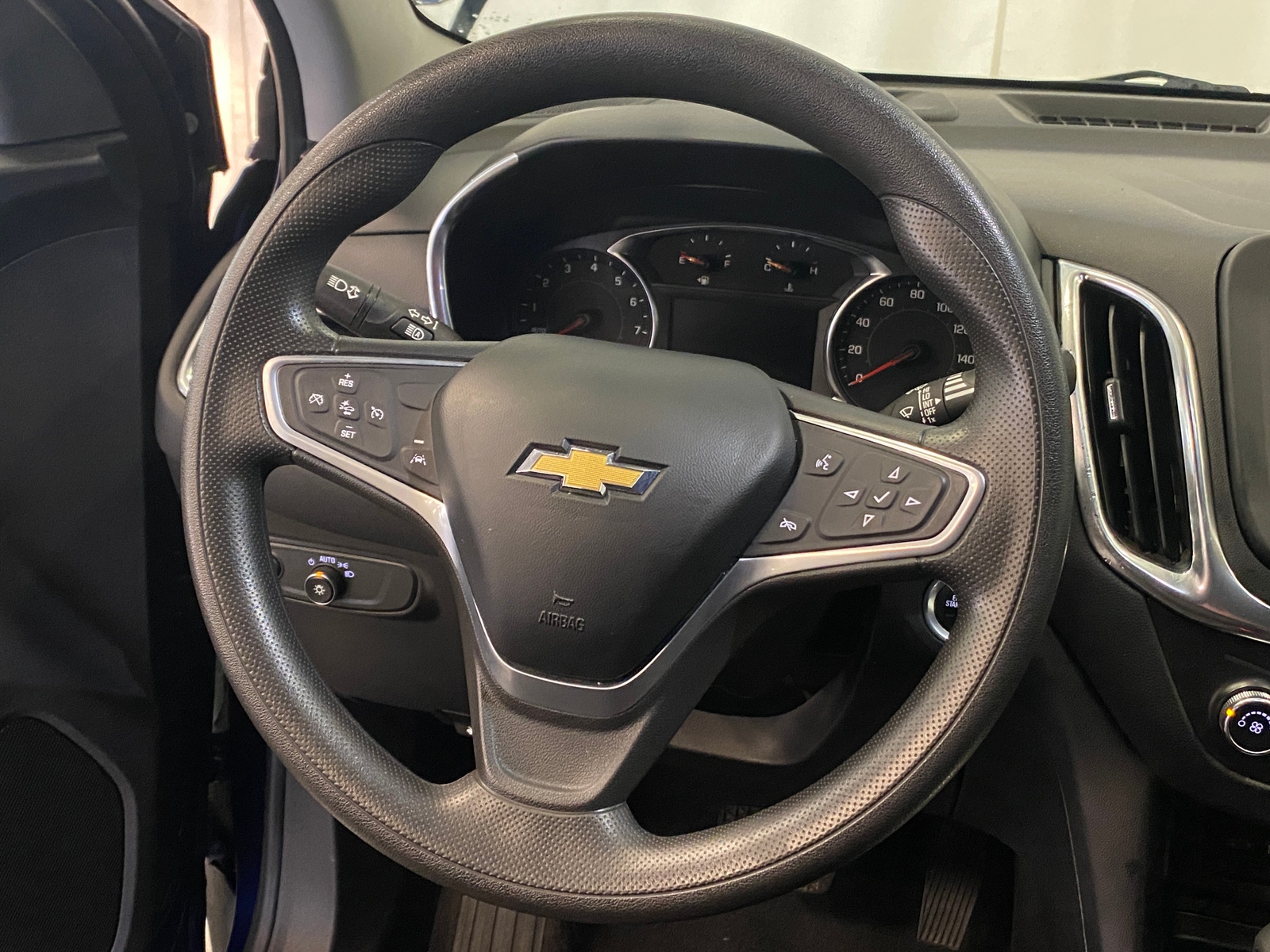 Thumbnail: 2022 Chevrolet Equinox - 5