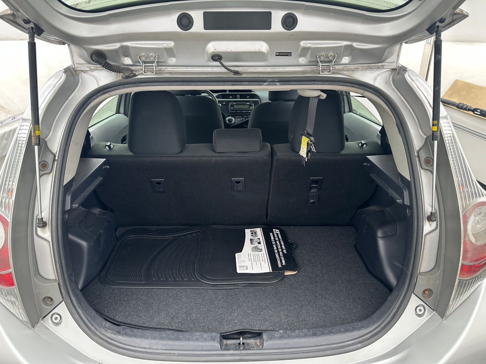 Thumbnail: 2014 Toyota Prius c - 7
