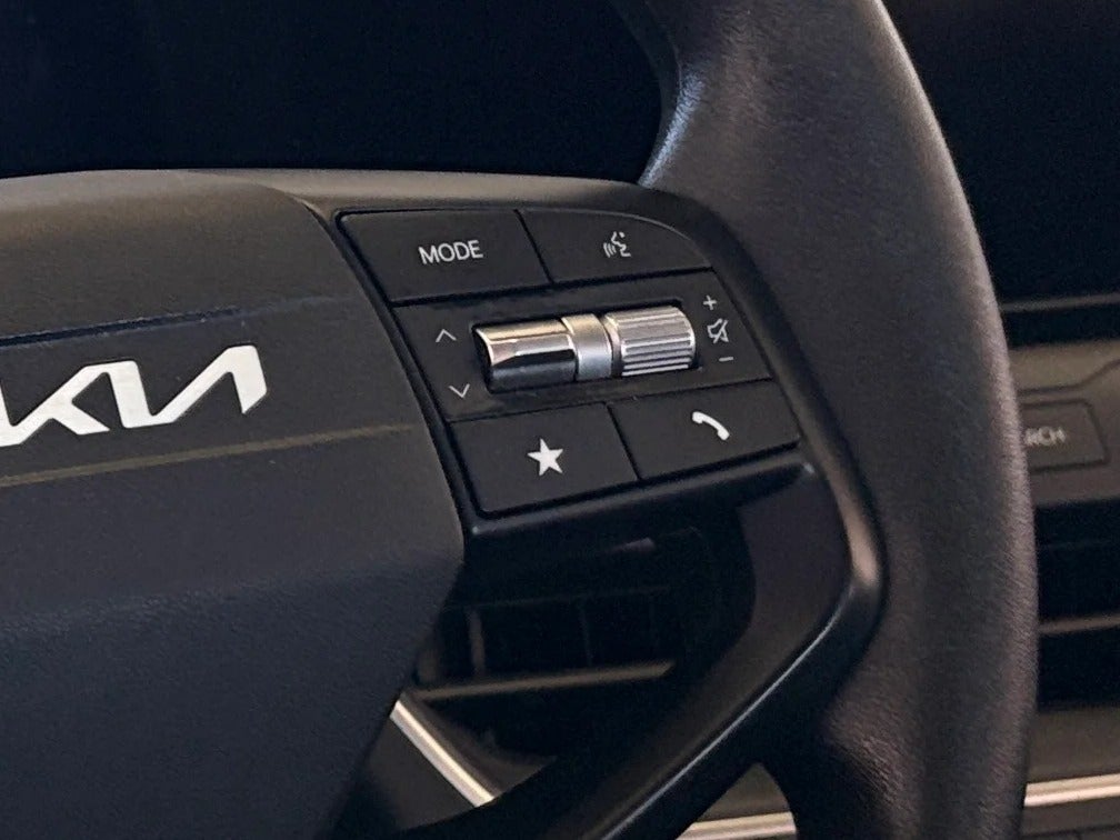 2025 Kia K4 LXS - Photo 16
