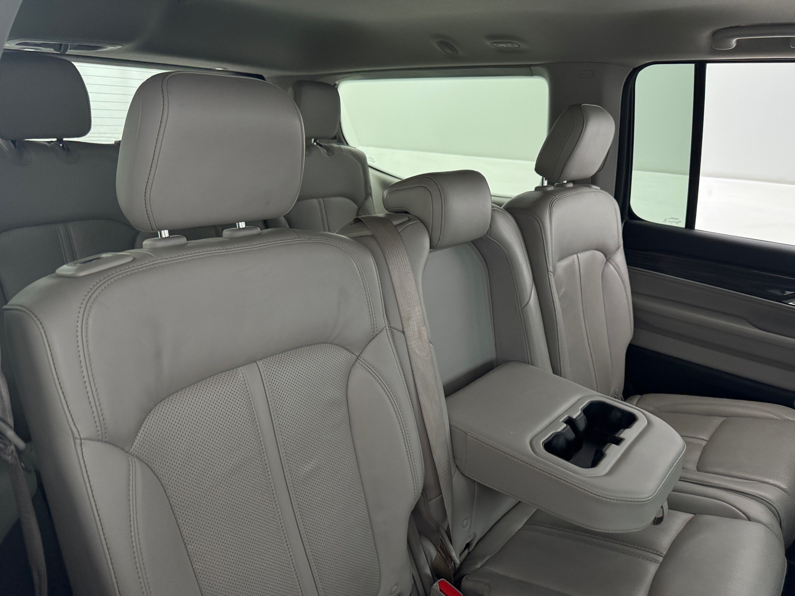 Thumbnail: 2022 Jeep Wagoneer - 5
