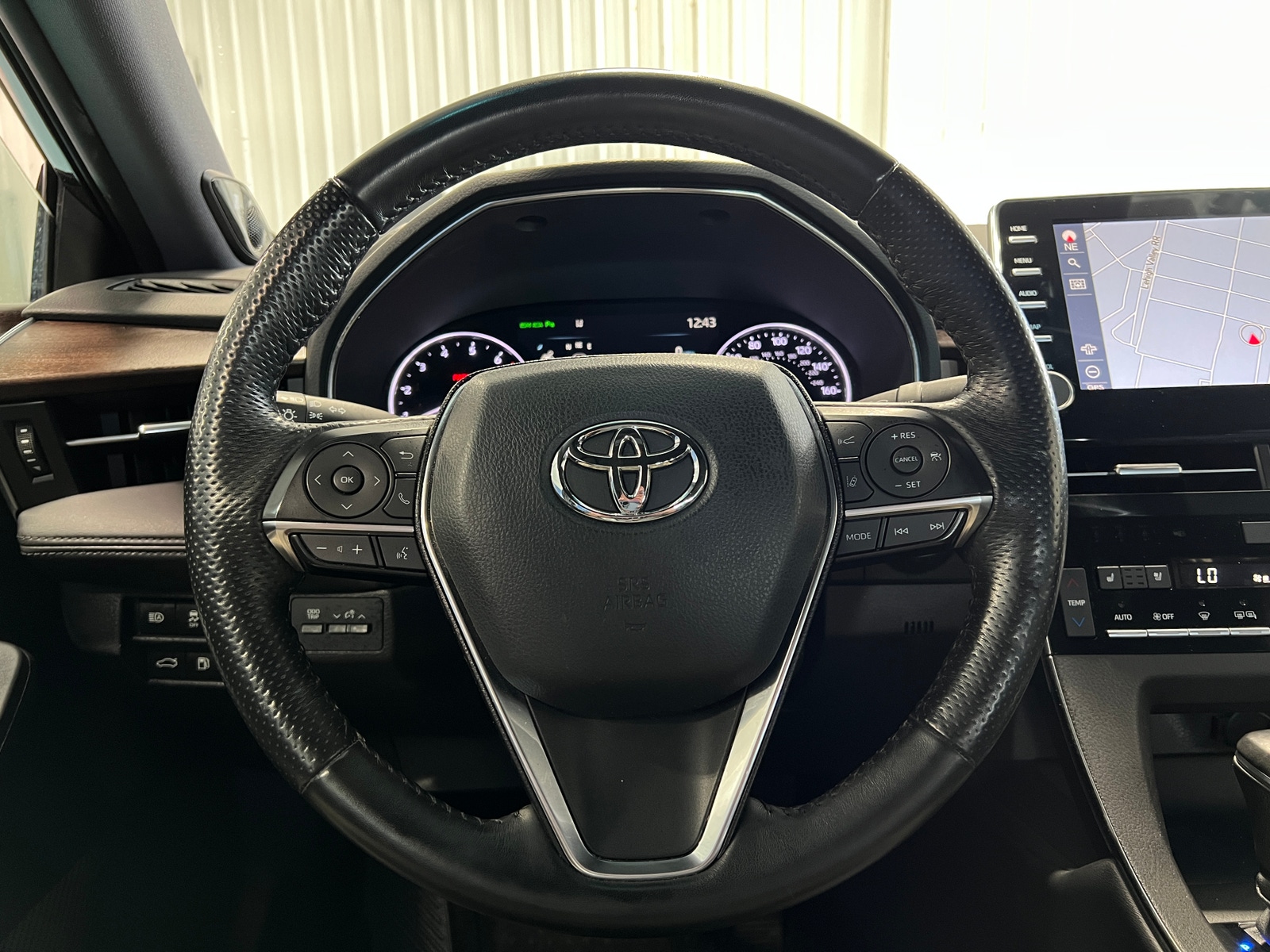 Thumbnail: 2022 Toyota Avalon - 4