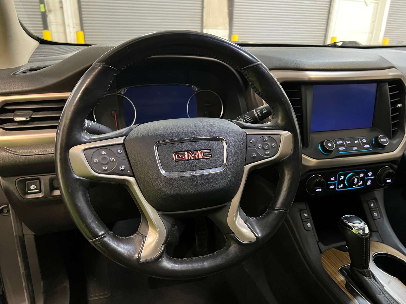 Thumbnail: 2017 GMC Acadia - 4
